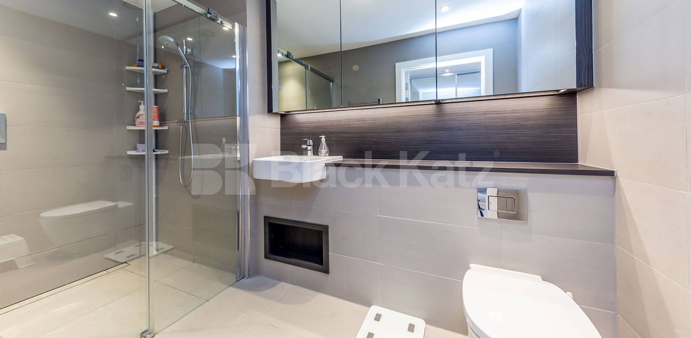 			2 BED 2 BATH + TERRACE!, 2 Bedroom, 1 bath, 1 reception Flat			 Rochester Place, CAMDEN